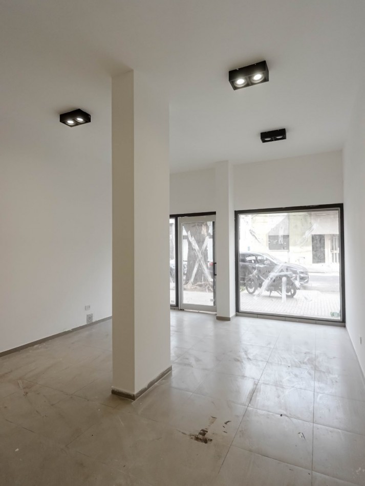 EN VENTA LOCAL COMERCIAL + 5 COCHERAS | VERA MUJICA 835