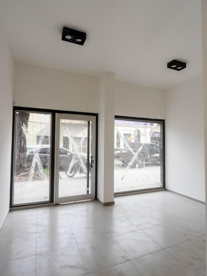 EN VENTA LOCAL COMERCIAL + 5 COCHERAS | VERA MUJICA 835