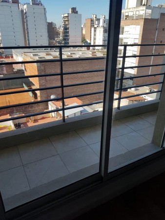 Semipiso Un dormitorio - Dos balcones - A estrenar - Posibilidad cochera - Entrega inmediata - Rodríguez 400