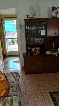 VENTA Casa al frente - Un dormitorio, galeria, patio, terraza - BARRIO BELLA VISTA