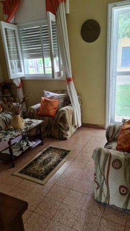 VENTA Casa al frente - Un dormitorio, galeria, patio, terraza - BARRIO BELLA VISTA