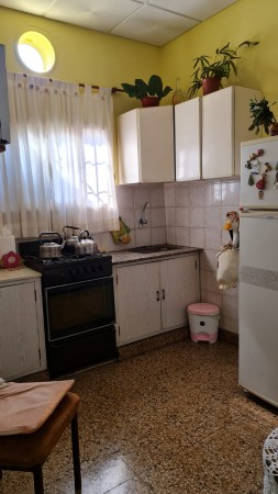 VENTA Casa al frente - Un dormitorio, galeria, patio, terraza - BARRIO BELLA VISTA