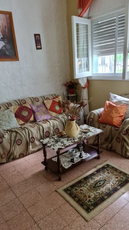 VENTA Casa al frente - Un dormitorio, galeria, patio, terraza - BARRIO BELLA VISTA