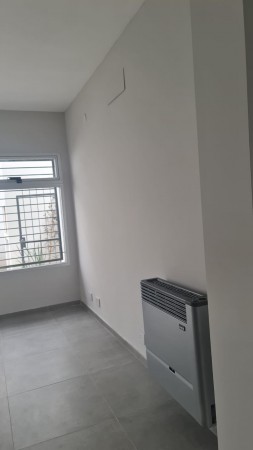 VENTA O PERMUTA Casa al frente a estrenar - Dos dormitorios - Amplio patio con parrilla - Terraza - Barrio Belgrano. APTA CREDITO