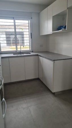 VENTA O PERMUTA Casa al frente a estrenar - Dos dormitorios - Amplio patio con parrilla - Terraza - Barrio Belgrano. APTA CREDITO