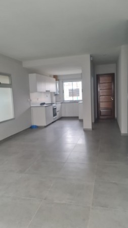 VENTA O PERMUTA Casa al frente a estrenar - Dos dormitorios - Amplio patio con parrilla - Terraza - Barrio Belgrano. APTA CREDITO