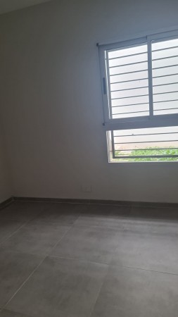 VENTA O PERMUTA Casa al frente a estrenar - Dos dormitorios - Amplio patio con parrilla - Terraza - Barrio Belgrano. APTA CREDITO