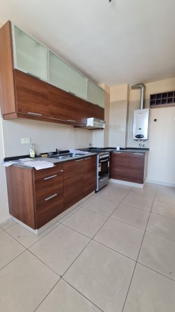 Alquiler Departamento premium. Dos dormitorios. Cochera. Amenities. España y Pellegrini