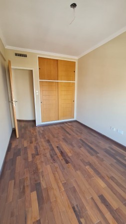 Alquiler Departamento premium. Dos dormitorios. Cochera. Amenities. España y Pellegrini