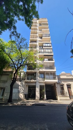 Alquiler Departamento premium. Dos dormitorios. Cochera. Amenities. España y Pellegrini