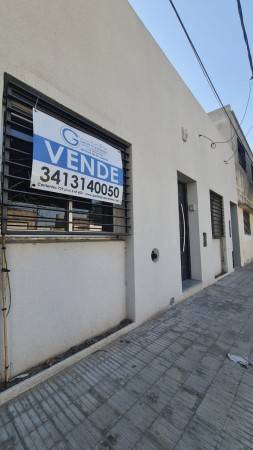 VENTA O PERMUTA Casa al frente a estrenar - Dos dormitorios - Amplio patio con parrilla - Terraza - Barrio Belgrano. APTA CREDITO