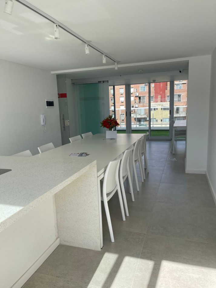 VENTA DEPARTAMENTO SEMIPISO DOS DORMITORIOS - Balcon o Patio - SUM, parrillero, solarium - FINANCIACION - Balcarce 1300. 