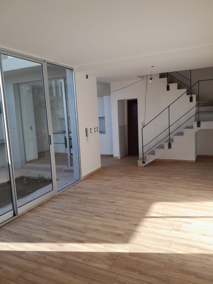 VENTA DEPARTAMENTO PASILLO Duplex dos dormitorios A ESTRENAR -  Patio - BARRIO BELGRANO. Permutas APTO CREDITO