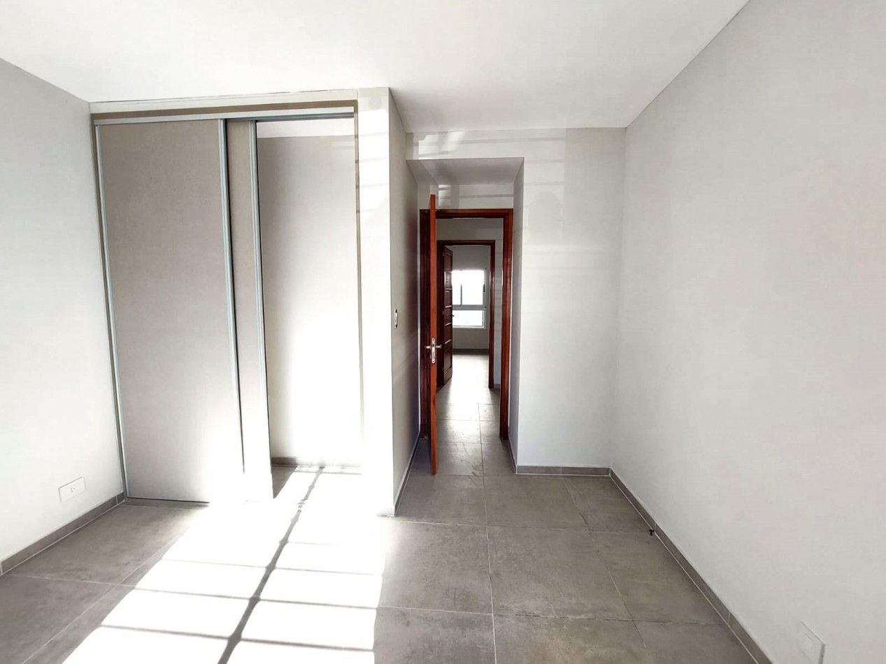 VENTA O PERMUTA Casa al frente a estrenar - Dos dormitorios - Amplio patio con parrilla - Terraza - Barrio Belgrano. APTA CREDITO