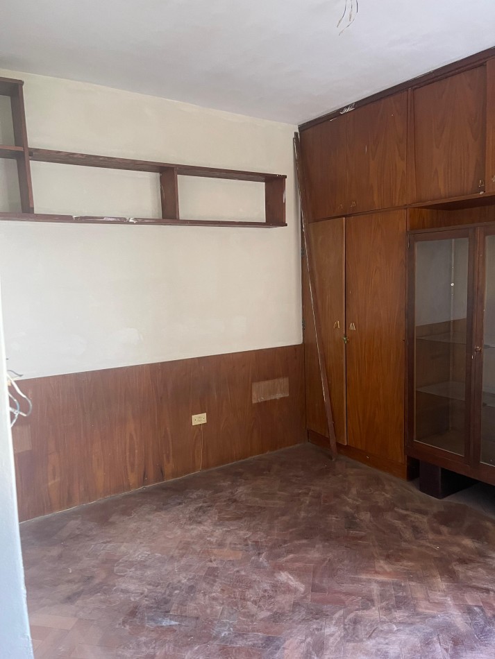 INTERESANTE OPORTUNIDAD DEPTO UN DORMITORIO PASILLO EN ABASTO. Corrientes y La Paz