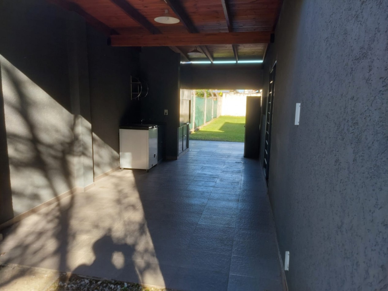 Impecable casa en alquiler permanente en Funes. Pte Peron y Velez Sarsfield