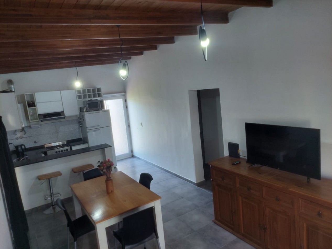 Impecable casa en alquiler permanente en Funes. Pte Peron y Velez Sarsfield