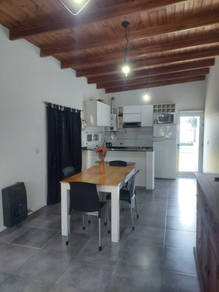 Impecable casa en alquiler permanente en Funes. Pte Peron y Velez Sarsfield