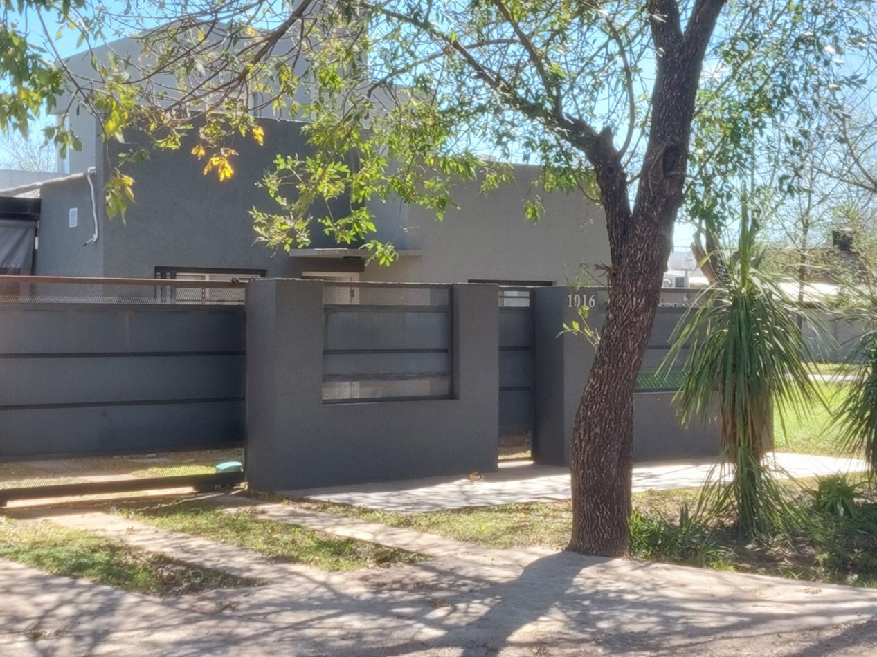 Impecable casa en alquiler permanente en Funes. Pte Peron y Velez Sarsfield