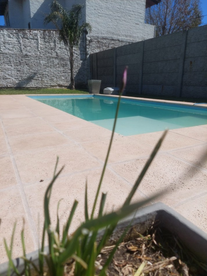 Impecable casa en alquiler permanente en Funes. Pte Peron y Velez Sarsfield