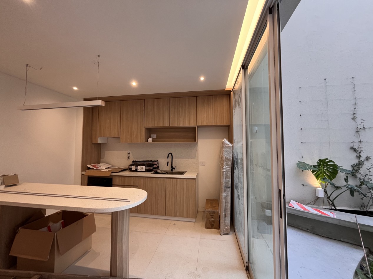 VENTA CASA PASILLO reciclada a NUEVA, 3 DORMITORIOS, PISCINA, QUINCHO, PARRILLERO - BALCARCE 1400