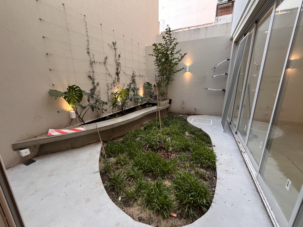 VENTA CASA PASILLO reciclada a NUEVA, 3 DORMITORIOS, PISCINA, QUINCHO, PARRILLERO - BALCARCE 1400