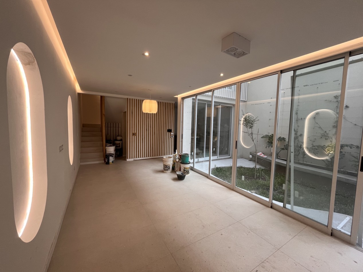 VENTA CASA PASILLO reciclada a NUEVA, 3 DORMITORIOS, PISCINA, QUINCHO, PARRILLERO - BALCARCE 1400