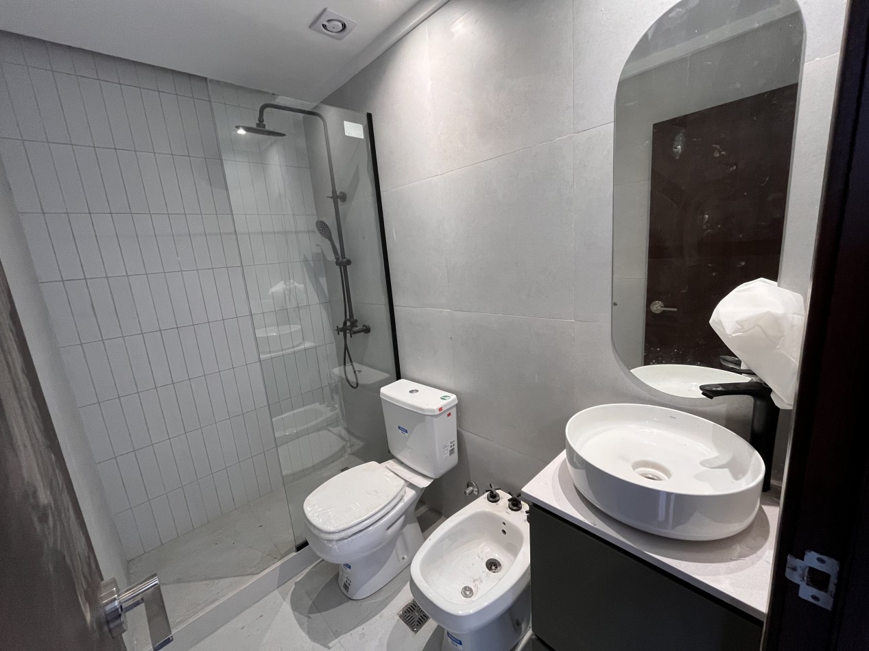 VENTA CASA PASILLO reciclada a NUEVA, 3 DORMITORIOS, PISCINA, QUINCHO, PARRILLERO - BALCARCE 1400