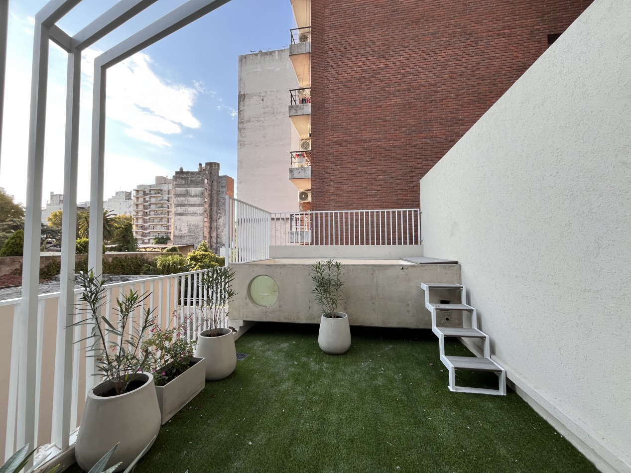 VENTA CASA PASILLO reciclada a NUEVA, 3 DORMITORIOS, PISCINA, QUINCHO, PARRILLERO - BALCARCE 1400