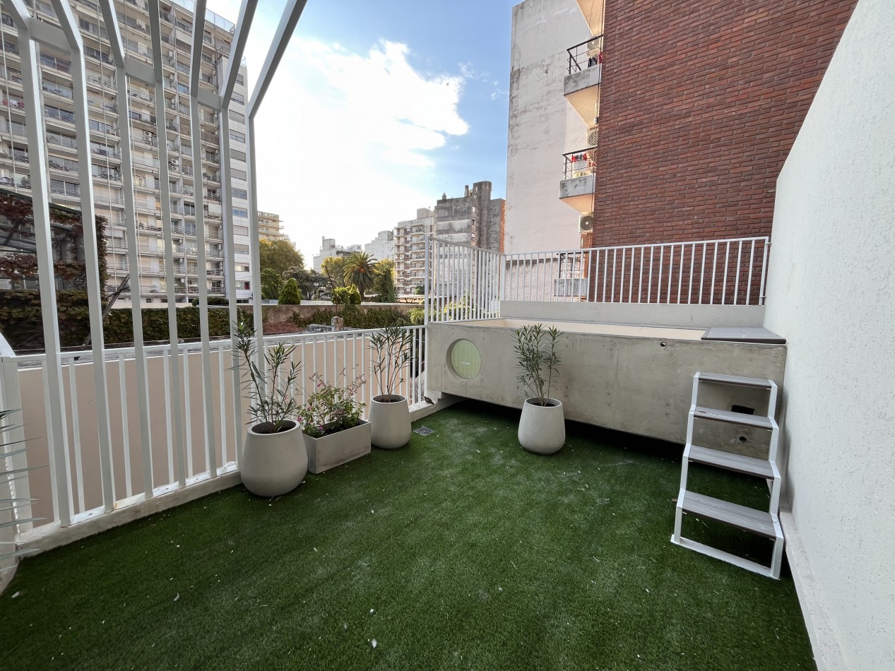VENTA CASA PASILLO reciclada a NUEVA, 3 DORMITORIOS, PISCINA, QUINCHO, PARRILLERO - BALCARCE 1400