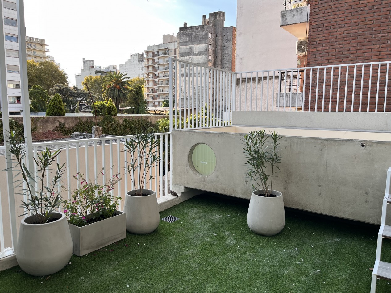 VENTA CASA PASILLO reciclada a NUEVA, 3 DORMITORIOS, PISCINA, QUINCHO, PARRILLERO - BALCARCE 1400