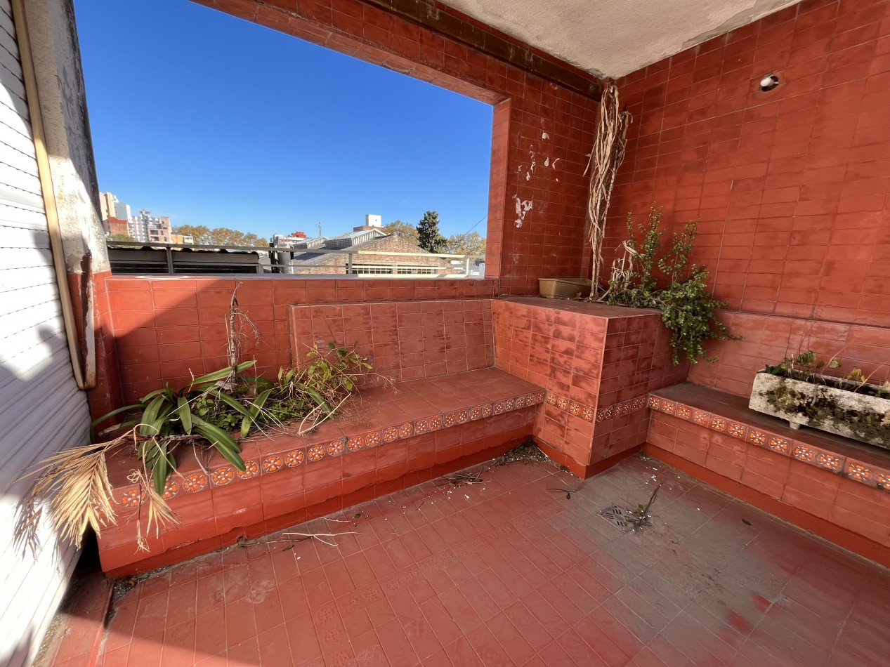 Dos dormitorios con terraza exclusiva y parrillero en barrio España y Hospitales