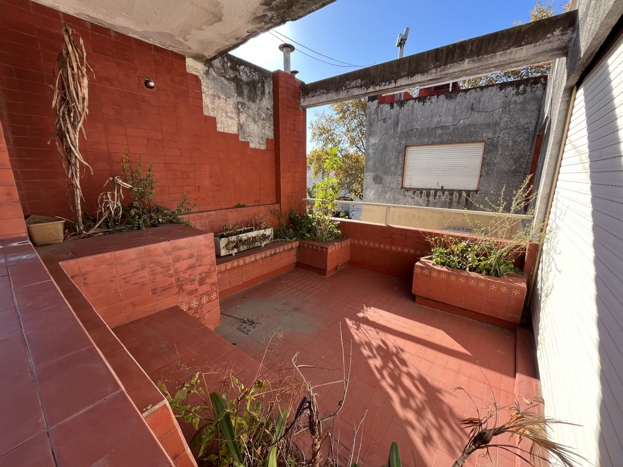 Dos dormitorios con terraza exclusiva y parrillero en barrio España y Hospitales