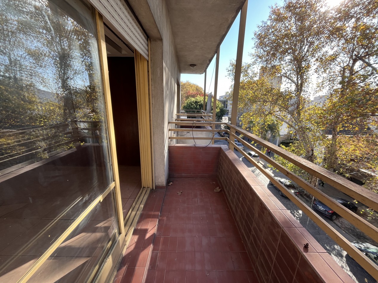 Dos dormitorios con terraza exclusiva y parrillero en barrio España y Hospitales