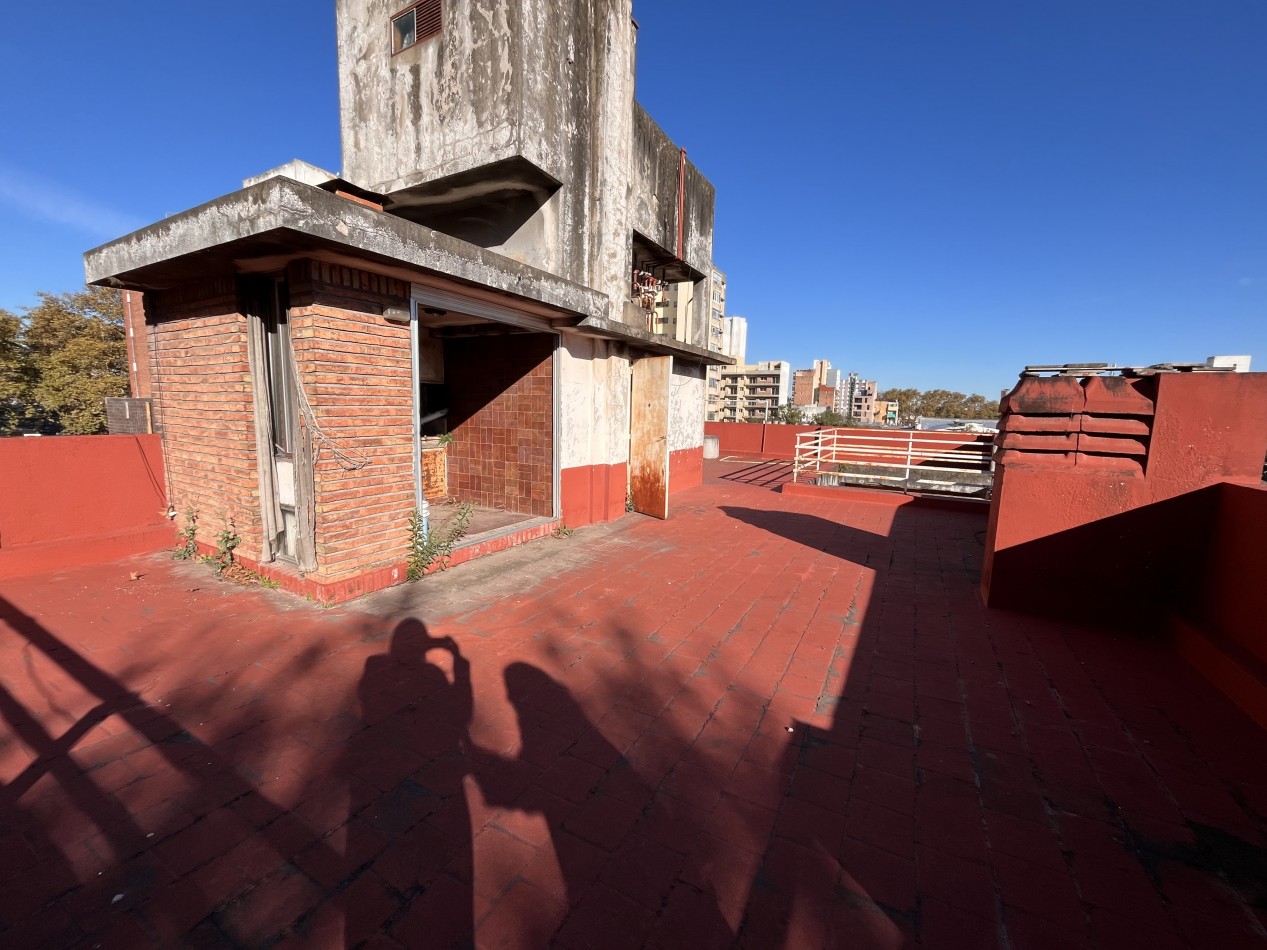 Dos dormitorios con terraza exclusiva y parrillero en barrio España y Hospitales