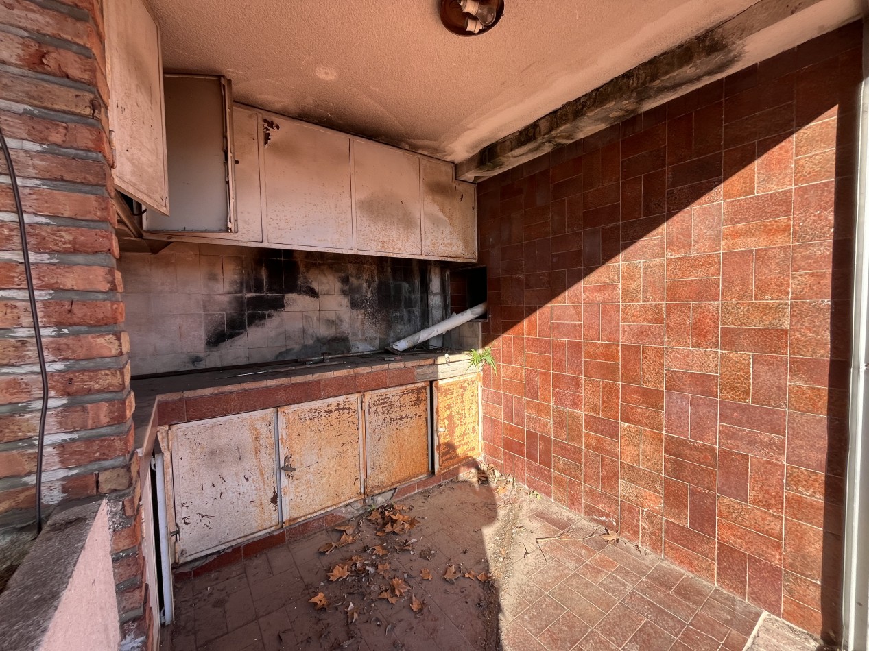 Dos dormitorios con terraza exclusiva y parrillero en barrio España y Hospitales