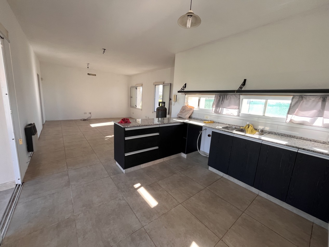ALQUILER- Impecable CASA de UN dormitorio en Funes City