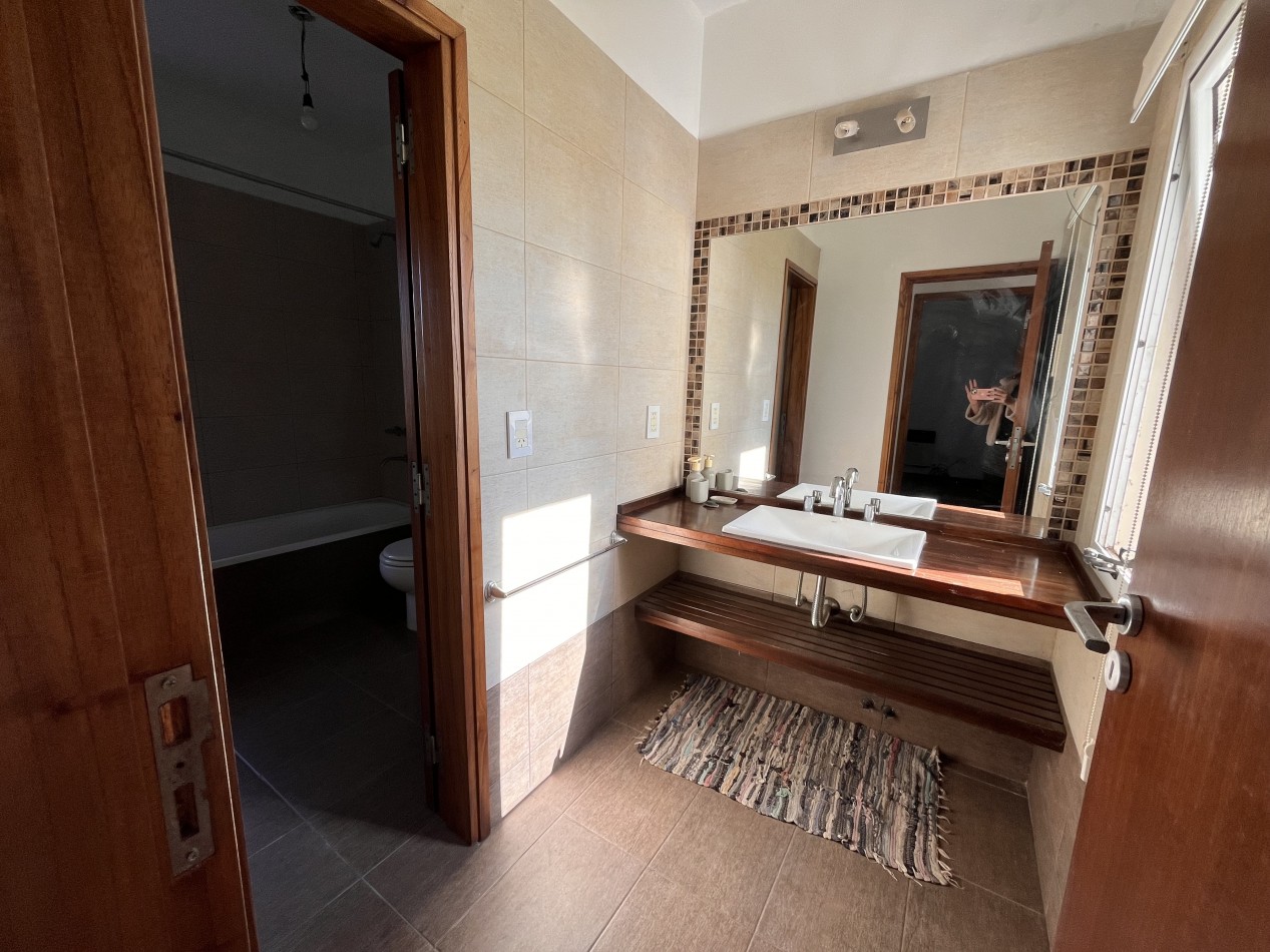 ALQUILER- Impecable CASA de UN dormitorio en Funes City