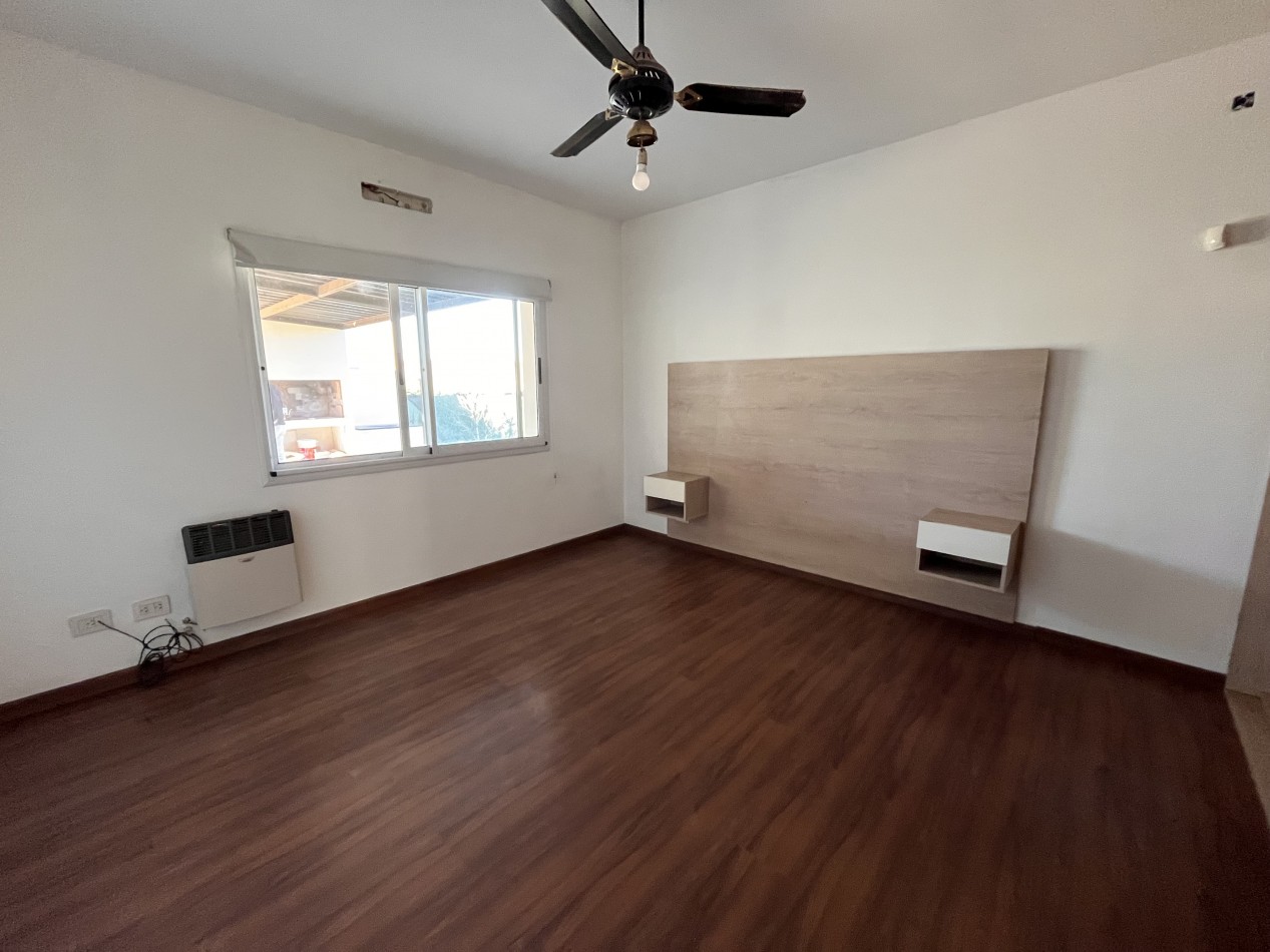 ALQUILER- Impecable CASA de UN dormitorio en Funes City