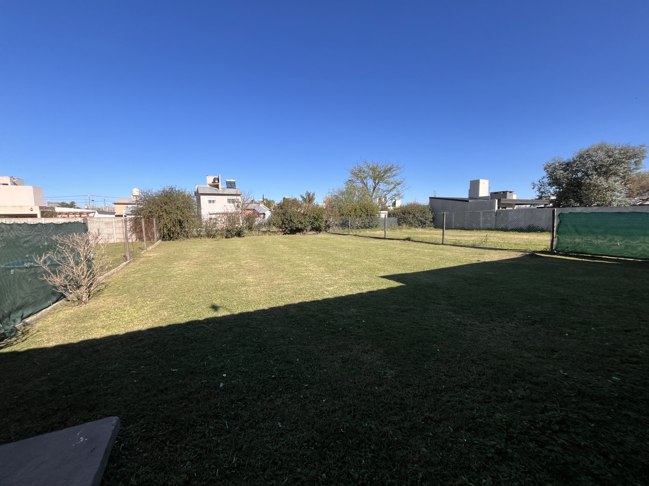 ALQUILER- Impecable CASA de UN dormitorio en Funes City