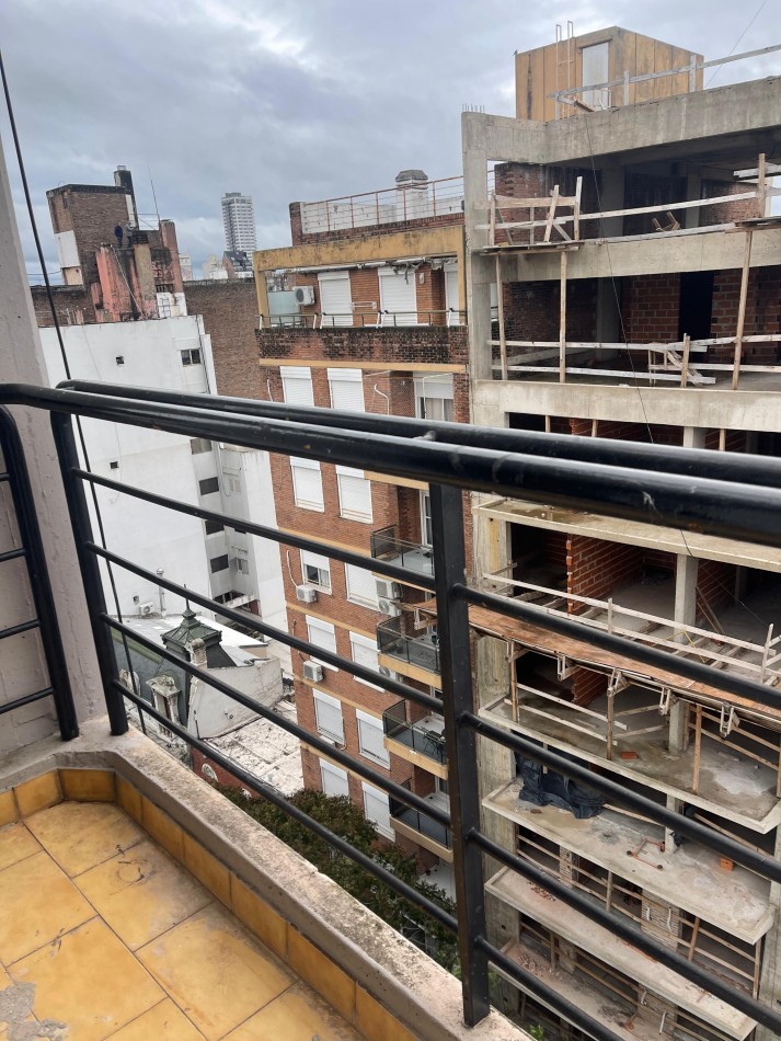 Excelente Oportunidad en Barrio Martin: 2 Dormitorios, Balcon a la Calle 