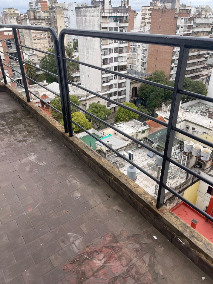 Excelente Oportunidad en Barrio Martin: 2 Dormitorios, Balcon a la Calle 