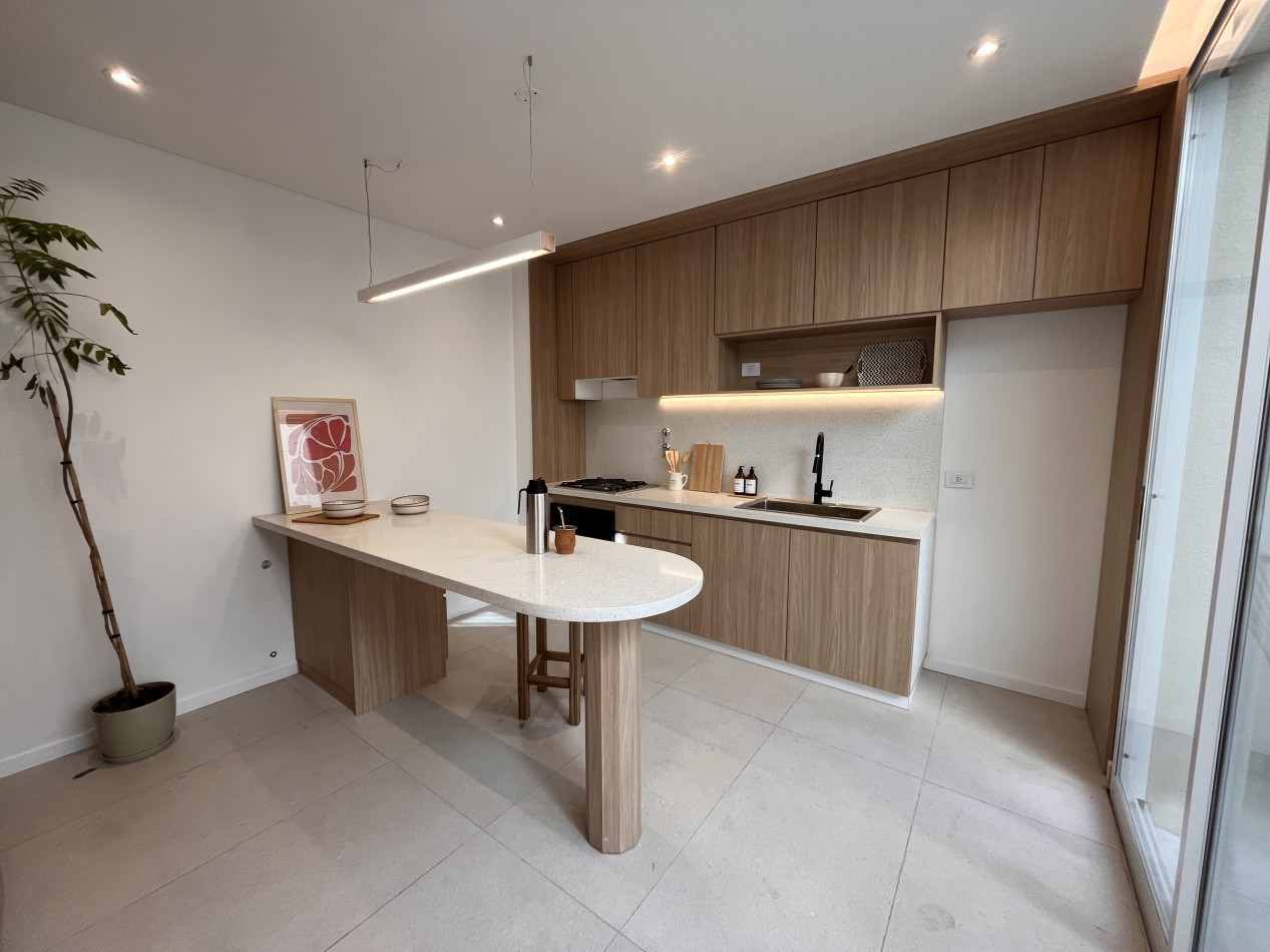 VENTA CASA PASILLO reciclada a NUEVA, 3 DORMITORIOS, PISCINA, QUINCHO, PARRILLERO - BALCARCE 1400
