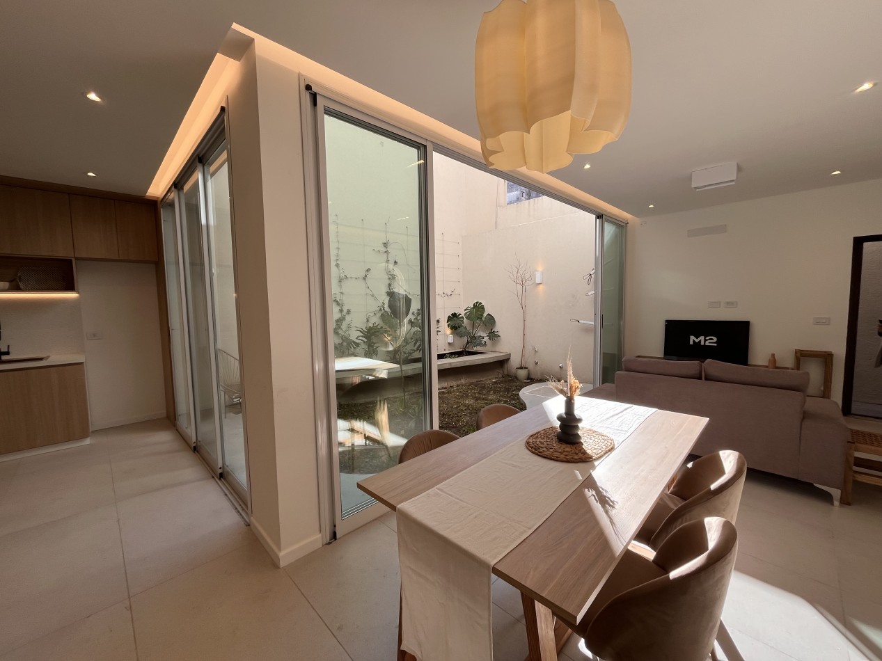 VENTA CASA PASILLO reciclada a NUEVA, 3 DORMITORIOS, PISCINA, QUINCHO, PARRILLERO - BALCARCE 1400