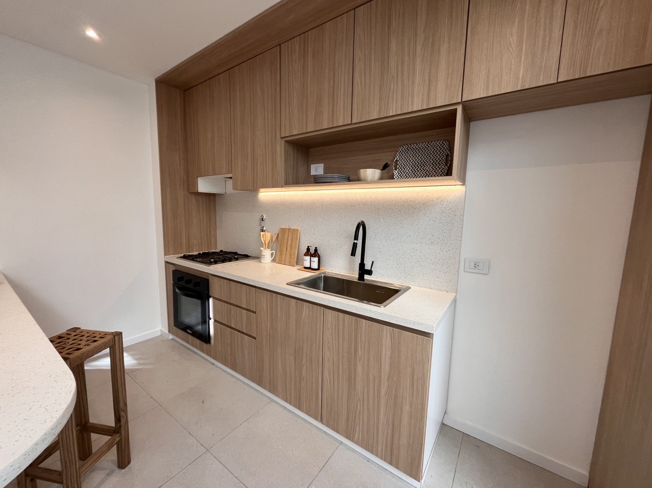 VENTA CASA PASILLO reciclada a NUEVA, 3 DORMITORIOS, PISCINA, QUINCHO, PARRILLERO - BALCARCE 1400