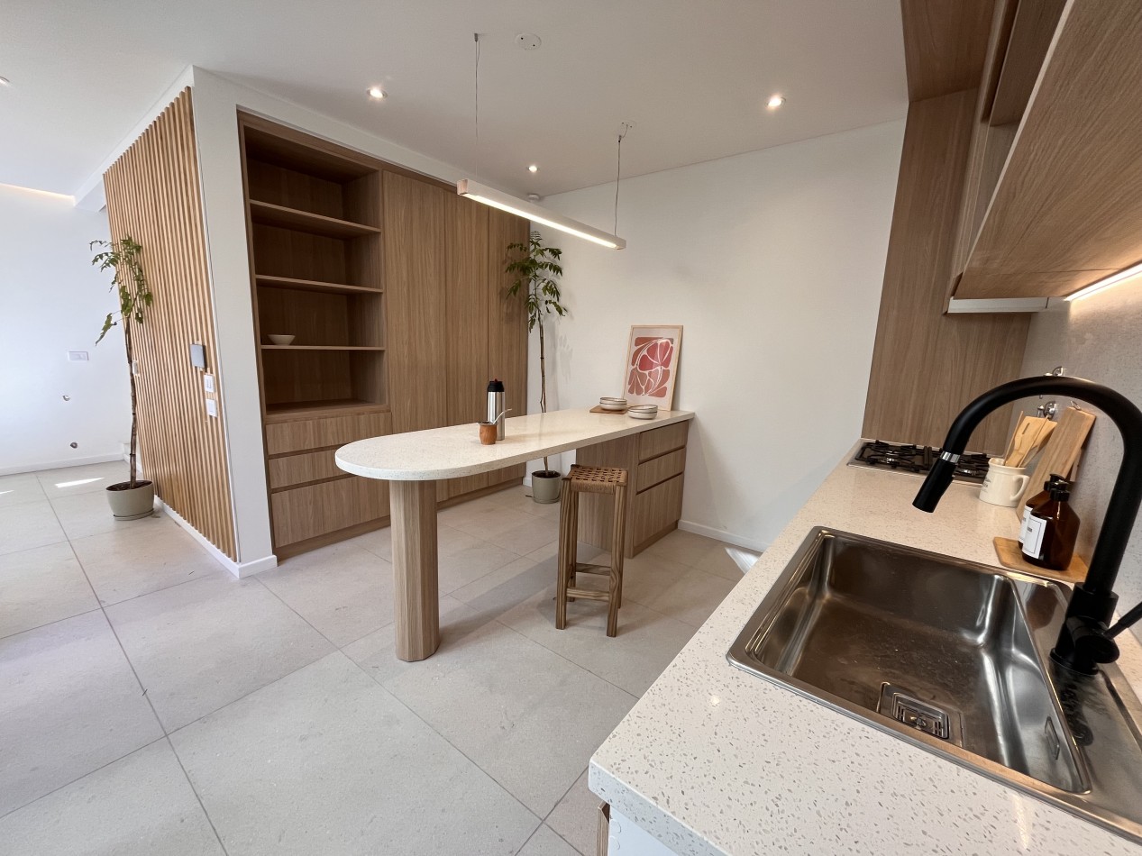 VENTA CASA PASILLO reciclada a NUEVA, 3 DORMITORIOS, PISCINA, QUINCHO, PARRILLERO - BALCARCE 1400