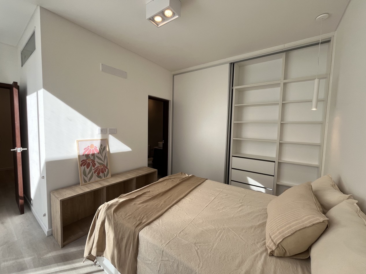 VENTA CASA PASILLO reciclada a NUEVA, 3 DORMITORIOS, PISCINA, QUINCHO, PARRILLERO - BALCARCE 1400
