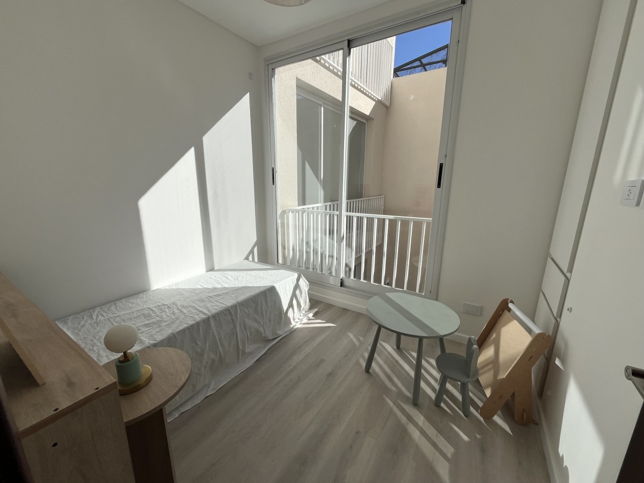 VENTA CASA PASILLO reciclada a NUEVA, 3 DORMITORIOS, PISCINA, QUINCHO, PARRILLERO - BALCARCE 1400