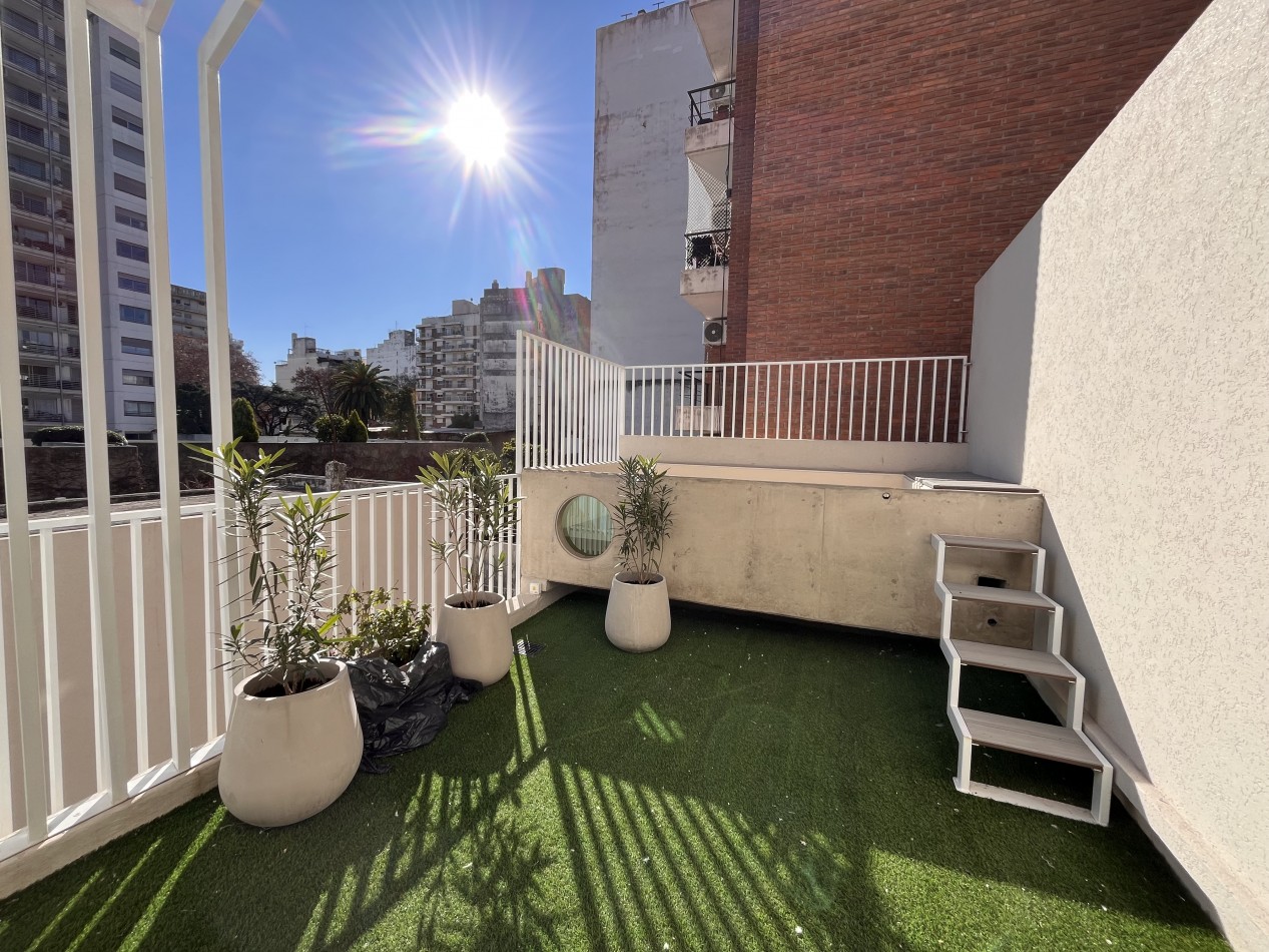 VENTA CASA PASILLO reciclada a NUEVA, 3 DORMITORIOS, PISCINA, QUINCHO, PARRILLERO - BALCARCE 1400