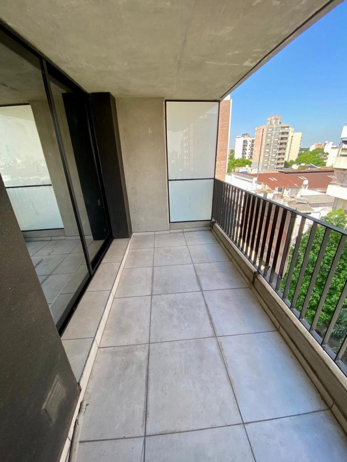 AMPLIO MONOAMBIENTE A ESTRENAR, BALCON AL FRENTE - TERRAZA - CAFFERATA AL 900